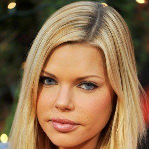 Sophie Monk, 44 (流行歌手)