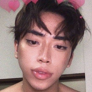 Stan Fukase, 27 (Estrella de YouTube)