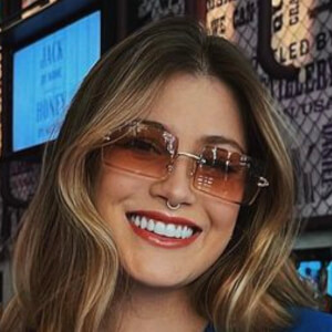 Sté Schuck, 25 (TikTok Star)