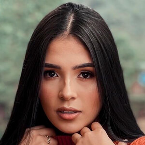 Stefania Usuga, 24 (Instagram Star)