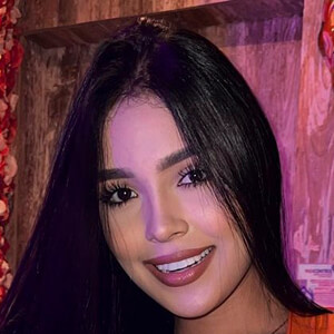 Stefania Usuga, 24 (Instagram Star)