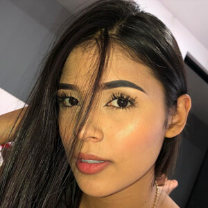 Stefania Usuga, 24 (Instagram明星)