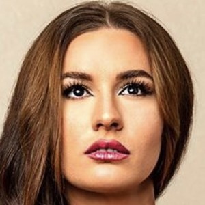 Stephanie Cavinder, 33 (Estrella de TikTok)