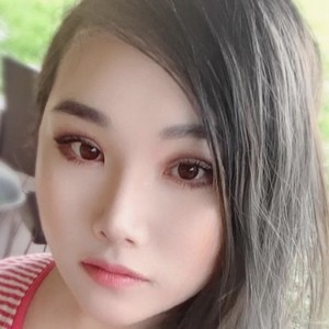 Xena East, 33 (Chanteuse pop)