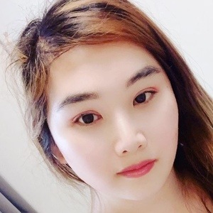 Xena East, 33 (流行歌手)