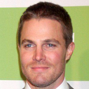 Stephen Amell, 44 (电视演员)