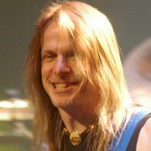 Steve Morse, 69 (Гитарист)