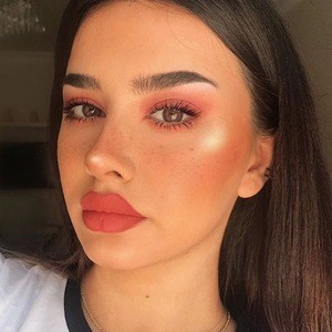 Sude Alkan (Instagram Star) - Age, Birthday, Bio, Facts, Family, Net
