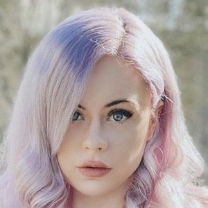 Sue Rose, 30 (YouTube Star)
