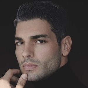 Sukru Ozyildiz, 37 (Actor de Televisión)