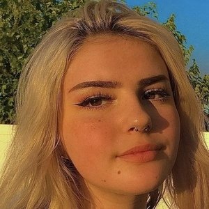 Summerdoes, 24 (Estrella de TikTok)