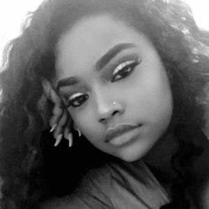 Summerella, 30 (Instagram Star)
