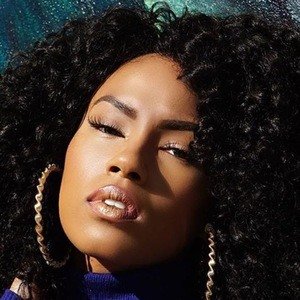 Suzette James, 36 (Modell)