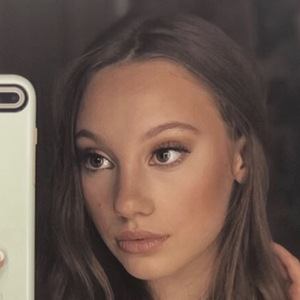 Sydney Bullock, 21 (TV Actress)