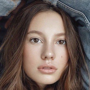 Sydney Bullock, 21 (TV Actress)