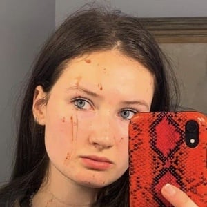 Sydney Miller, 20 (TikTok Star)