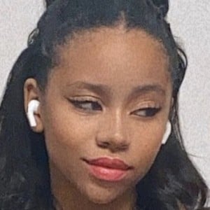 Sydney Raynell, 19 (Instagram Star)