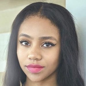 Sydney Raynell, 19 (Instagram明星)