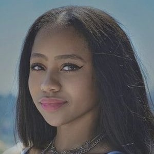 Sydney Raynell, 19 (Instagram Star)