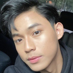 SYM, 24 (Instagram Star)