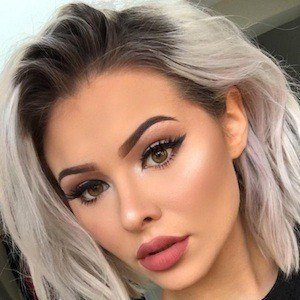 Talia Mar, 28 (Pop Singer)