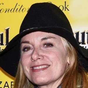 Tamzin Outhwaite, 55 (肥皂剧女演员)