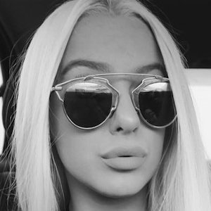 Tana Mongeau, 27 (Star di YouTube)
