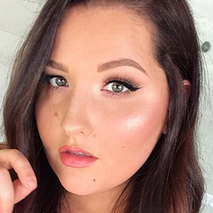 Tania Waller, 32 (YouTube Star)