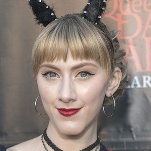 Tara Nicole Azarian, 26 (角色扮演)