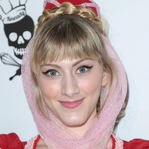 Tara Nicole Azarian, 26 (角色扮演)