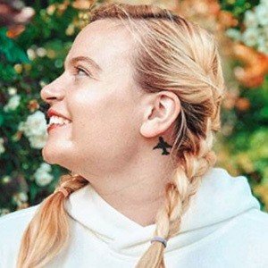 Tara Povey, 36 (Blogger)