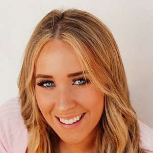 Tarah Elizabeth image 5