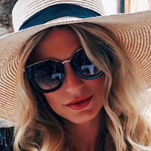 Taryn Walker, 36 (Blogger)