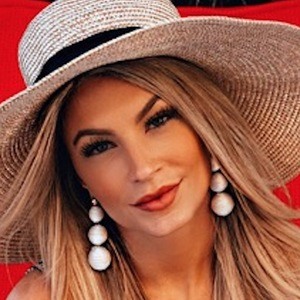 Taryn Walker, 36 (Blogger)