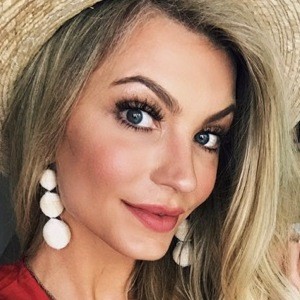 Taryn Walker, 36 (博主)