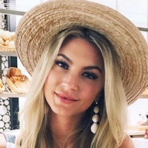 Taryn Walker, 36 (Blogger)