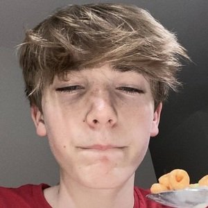 Tav Ovard, 17 (YouTube明星)