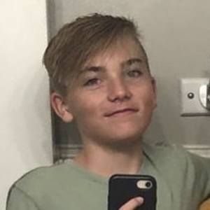 Tav Ovard, 19 (YouTube明星)