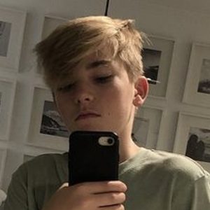 Tav Ovard, 19 (YouTube Star)