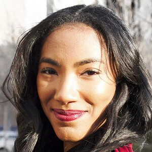 Taylor Mackenzie Dickens Hale image 4