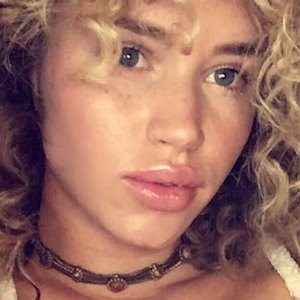 Taylor Metzner, 30 (Instagram Star)