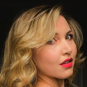 Taylor Tomlinson image 3
