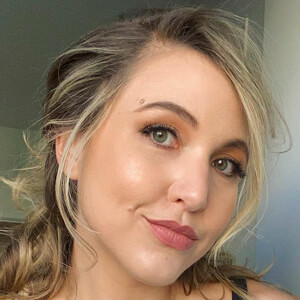 Taylor Tomlinson image 8