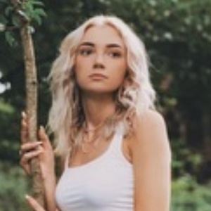 Taylorllynne, 22 (TikTok Star)