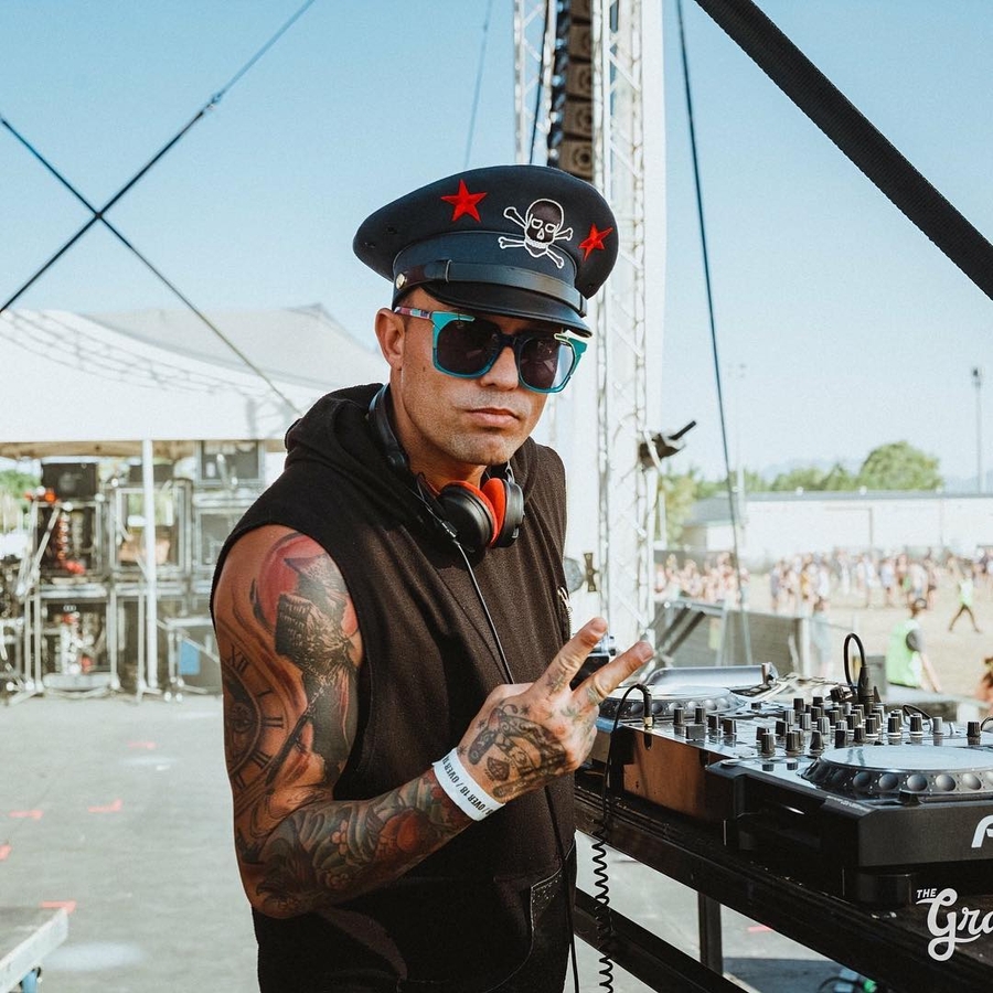 Tenzin, 45 (唱片騎師)