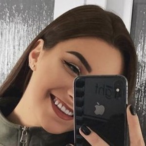 Terez Vebrova, 28 (YouTube Star)