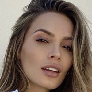 Tess Annique image 5