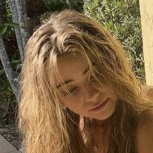 Tess Holloway, 21 (TikTok Star)