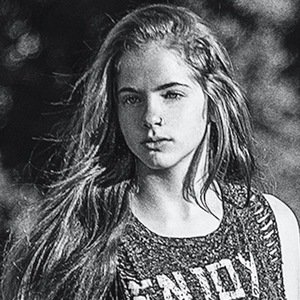 Thabata Hissnauer, 20 (Instagram Star)