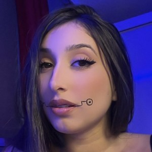 Thay Queiroz, 26 (TikTok Star)